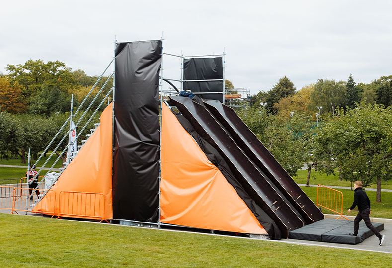 Большие гонки – 14 х 6 м.